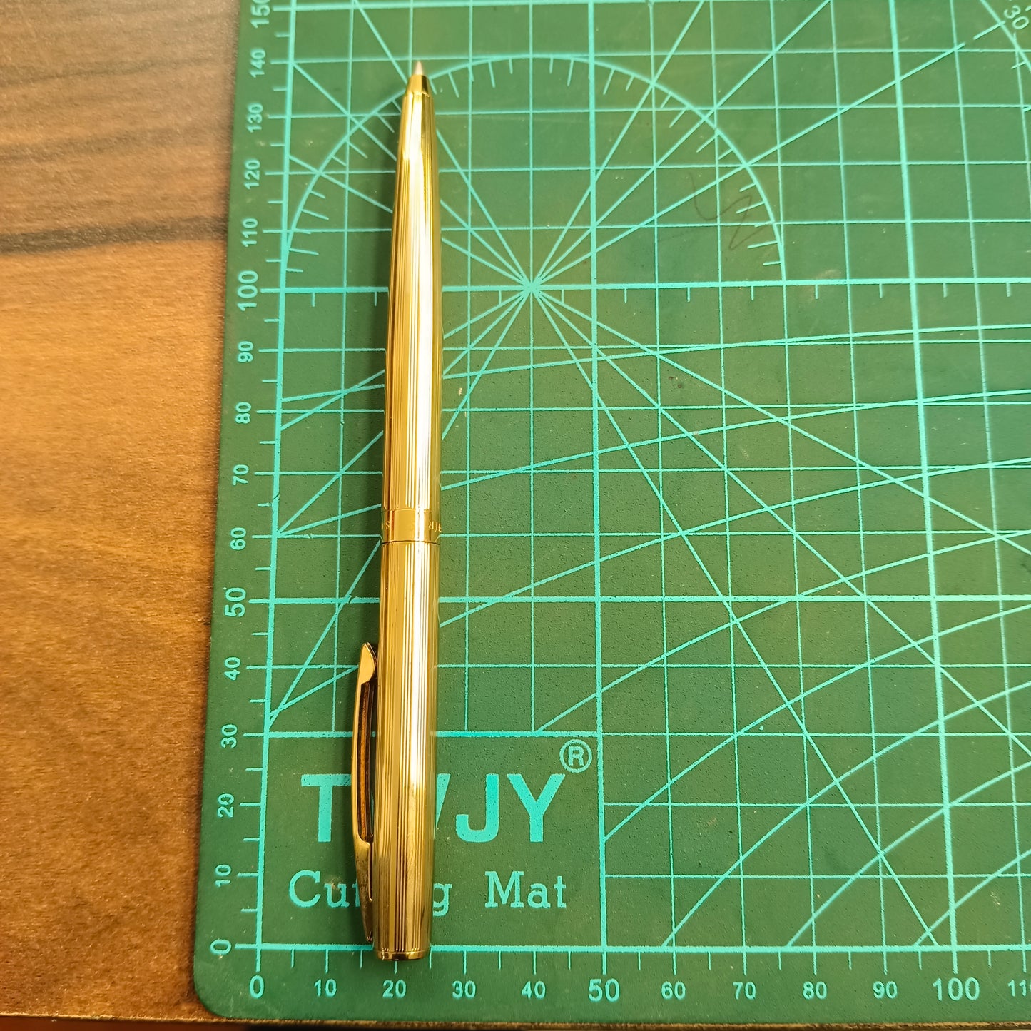 Sheaffer Sagaris 9474 Fluted Gold Ballpoint Pen