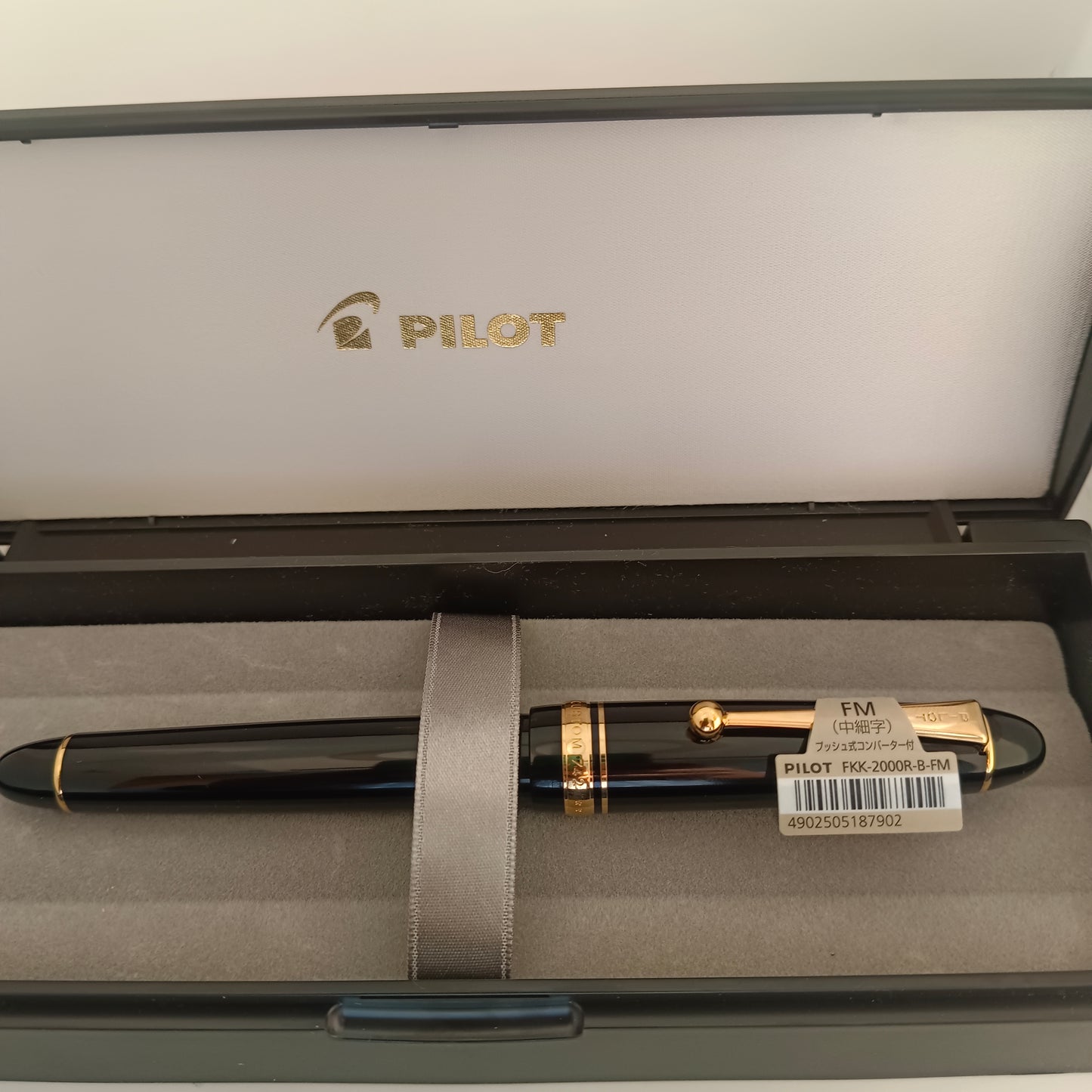Pilot Custom 742 Black Fountain Pen - Gold Trim