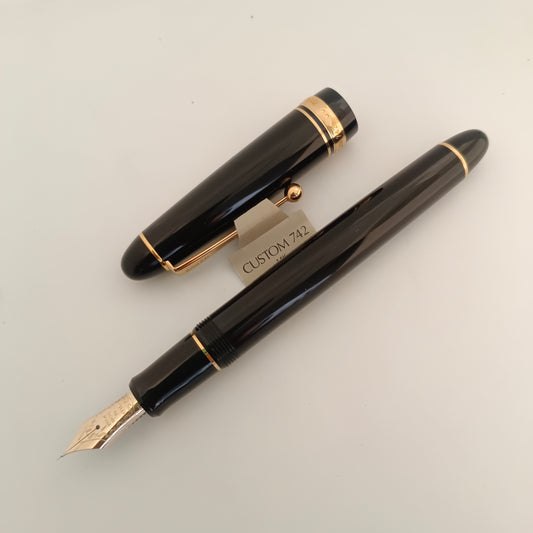 Pilot Custom 742 Black Fountain Pen - Gold Trim