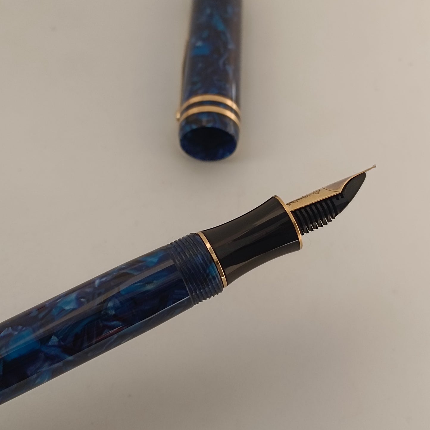 Sheaffer Balance II Cobalt Glow Fountain Pen