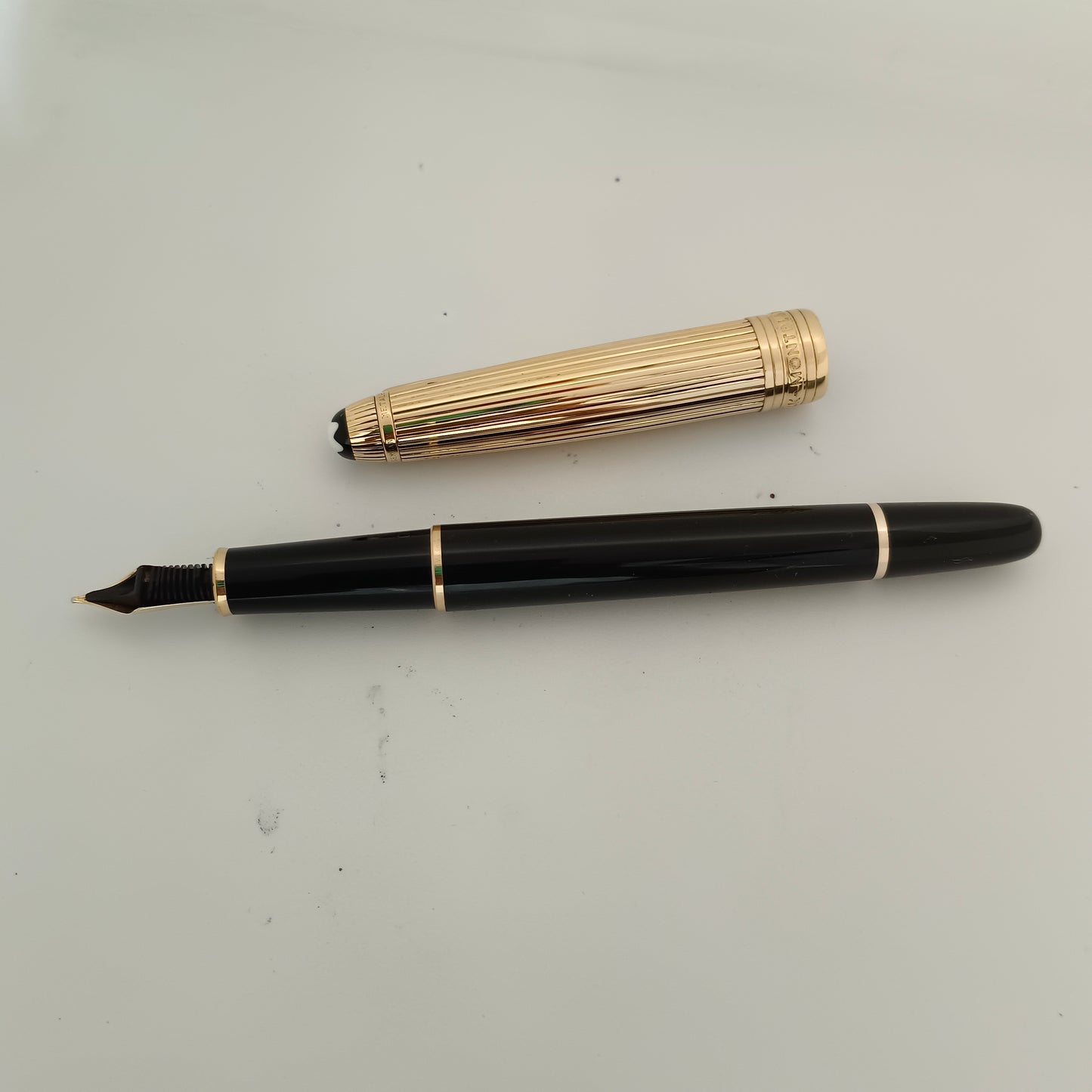 Montblanc Meisterstuck Solitaire Classique Doue Black With Golden Cap Fountain Pen