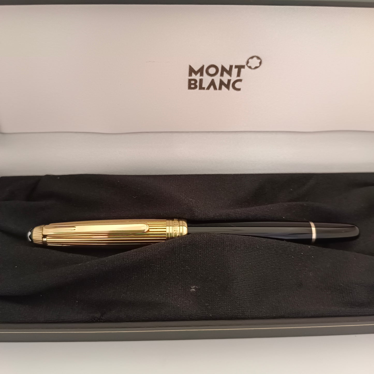 Montblanc Meisterstuck Solitaire Classique Doue Black With Golden Cap Fountain Pen