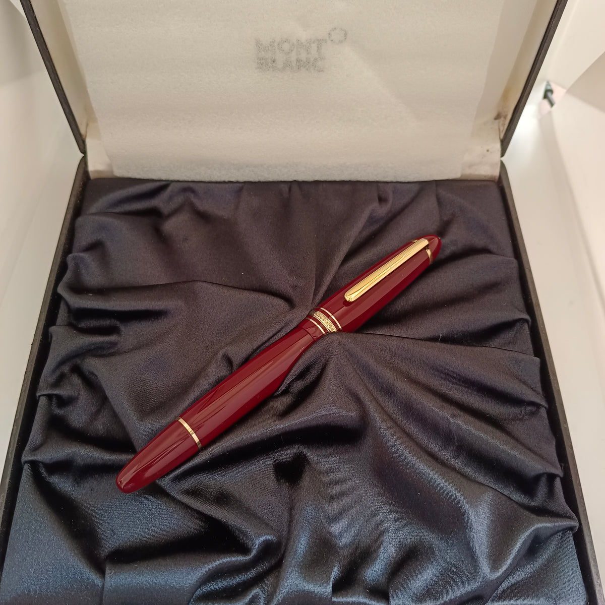 Montblanc Meisterstuck Burgundy Red Legrand fountain pen