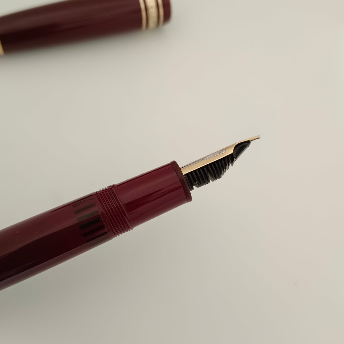 Montblanc Meisterstuck Burgundy Red Legrand fountain pen