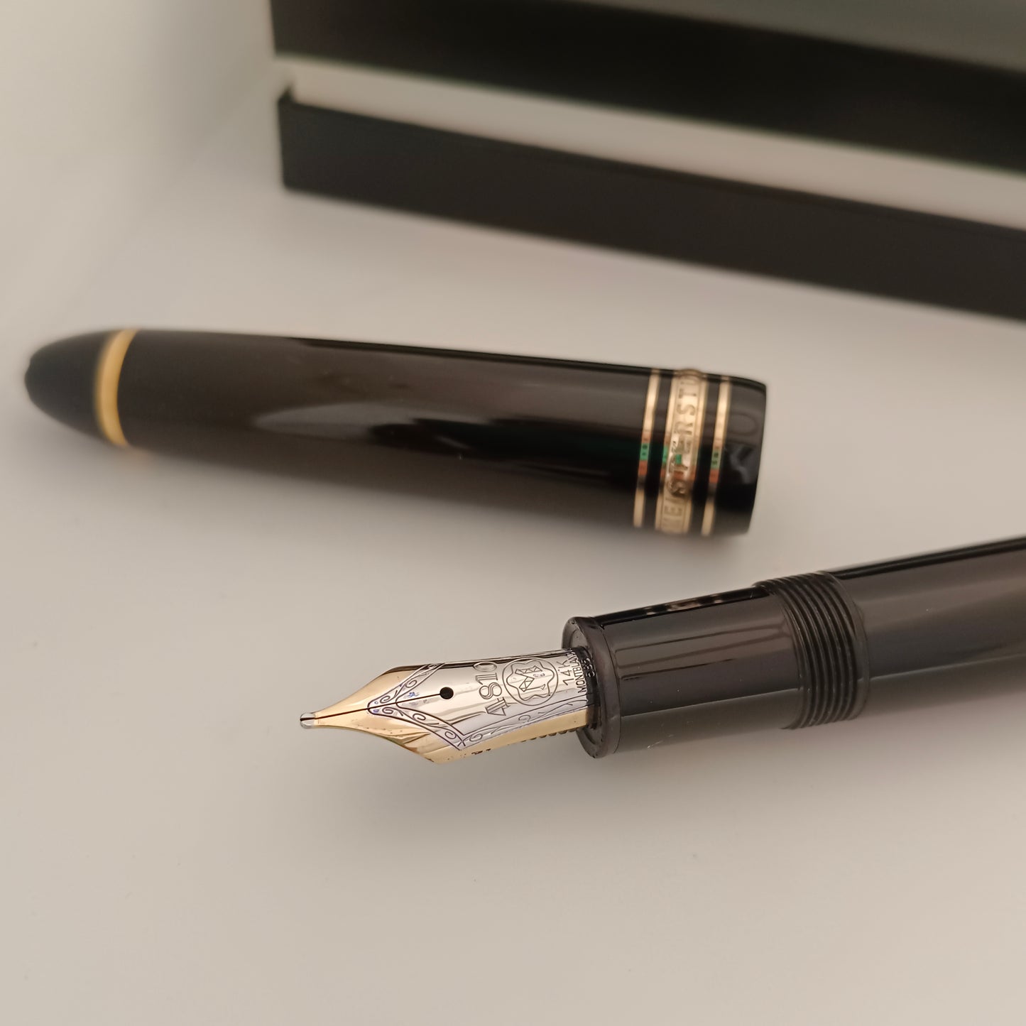 Montblanc Meisterstuck 146 LeGrand Gold Trim Fountain Pen