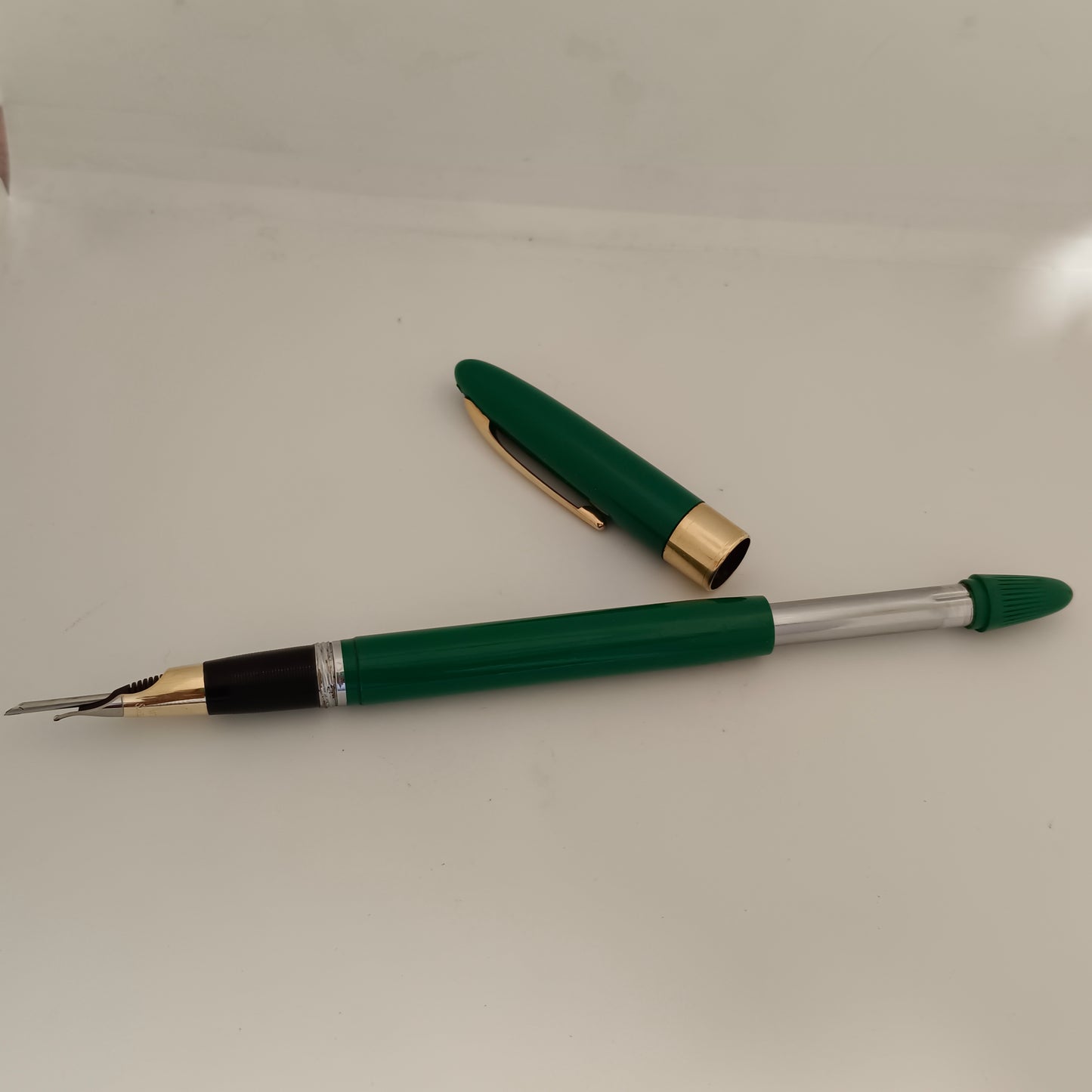 Sheaffer Vintage Snorkel Green Fountain Pen with 14kt Gold Nib
