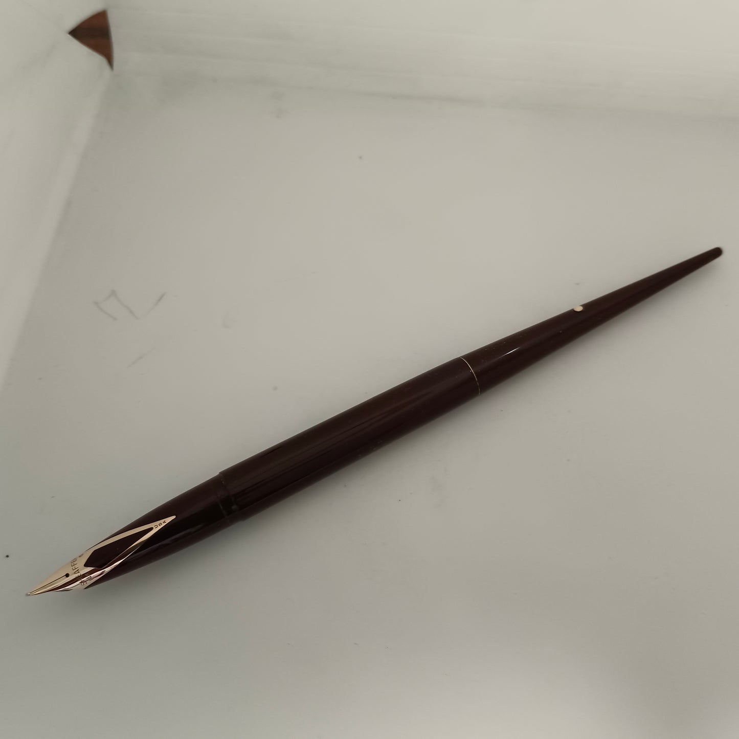 Sheaffer Imperial Touchdown Fountain Desk Pen - Burgundy