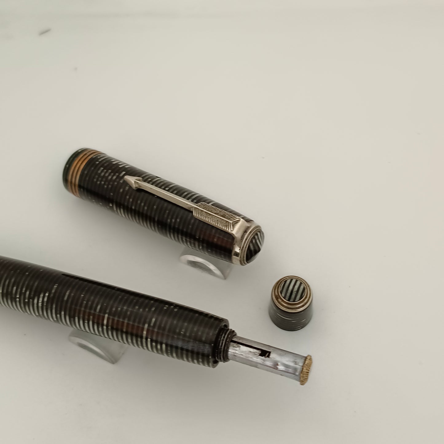 Parker Vacumatic Standdard Lockdown Filler Fountain Pen - Silver Pearl