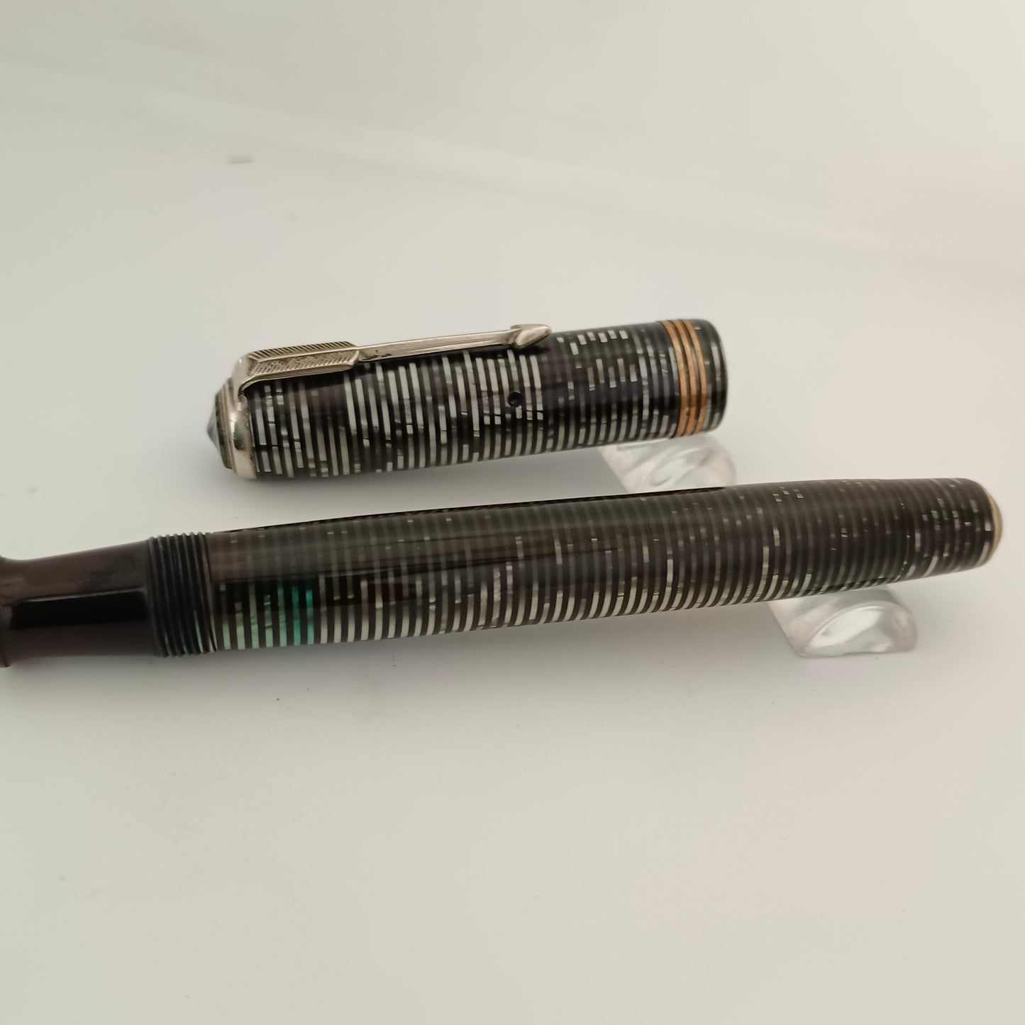 Parker Vacumatic Standdard Lockdown Filler Fountain Pen - Silver Pearl