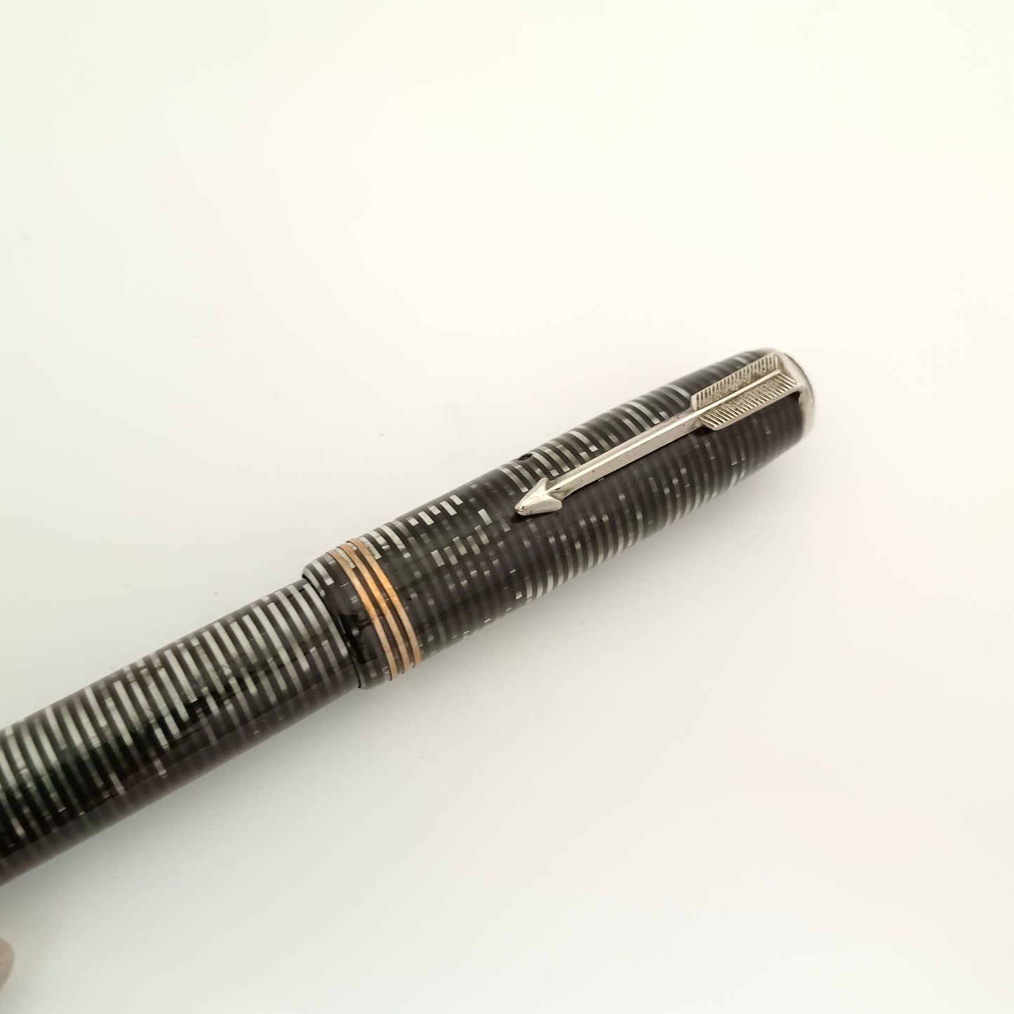 Parker Vacumatic Standdard Lockdown Filler Fountain Pen - Silver Pearl