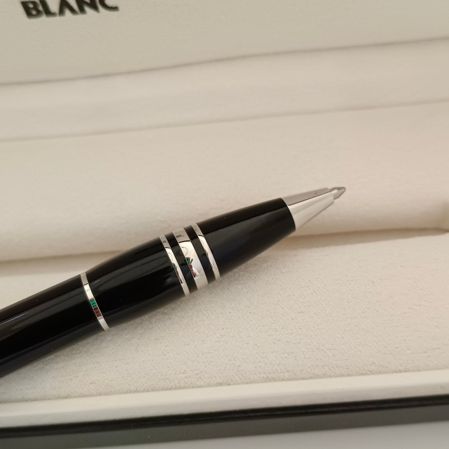 Montblanc Starwalker Black Fountain Pen - Platinum Trim