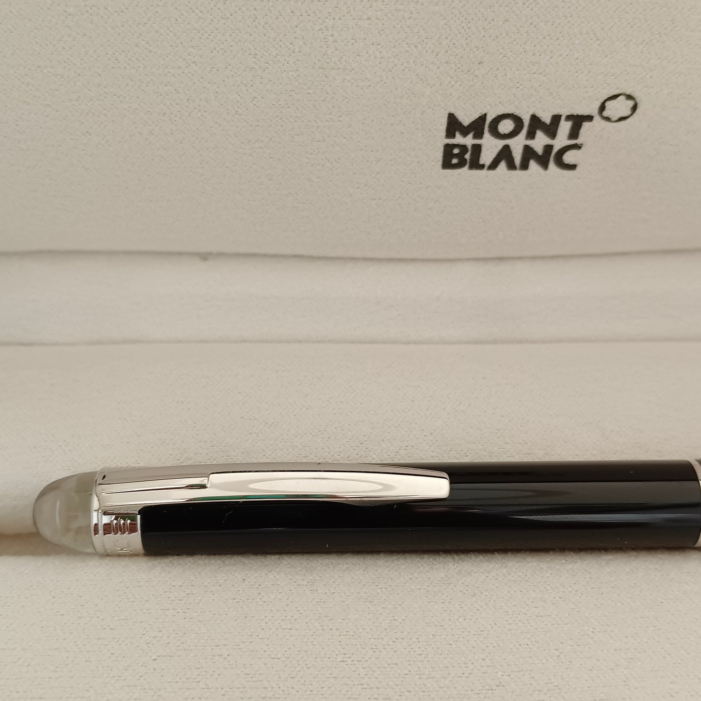 Montblanc Starwalker Black Fountain Pen - Platinum Trim