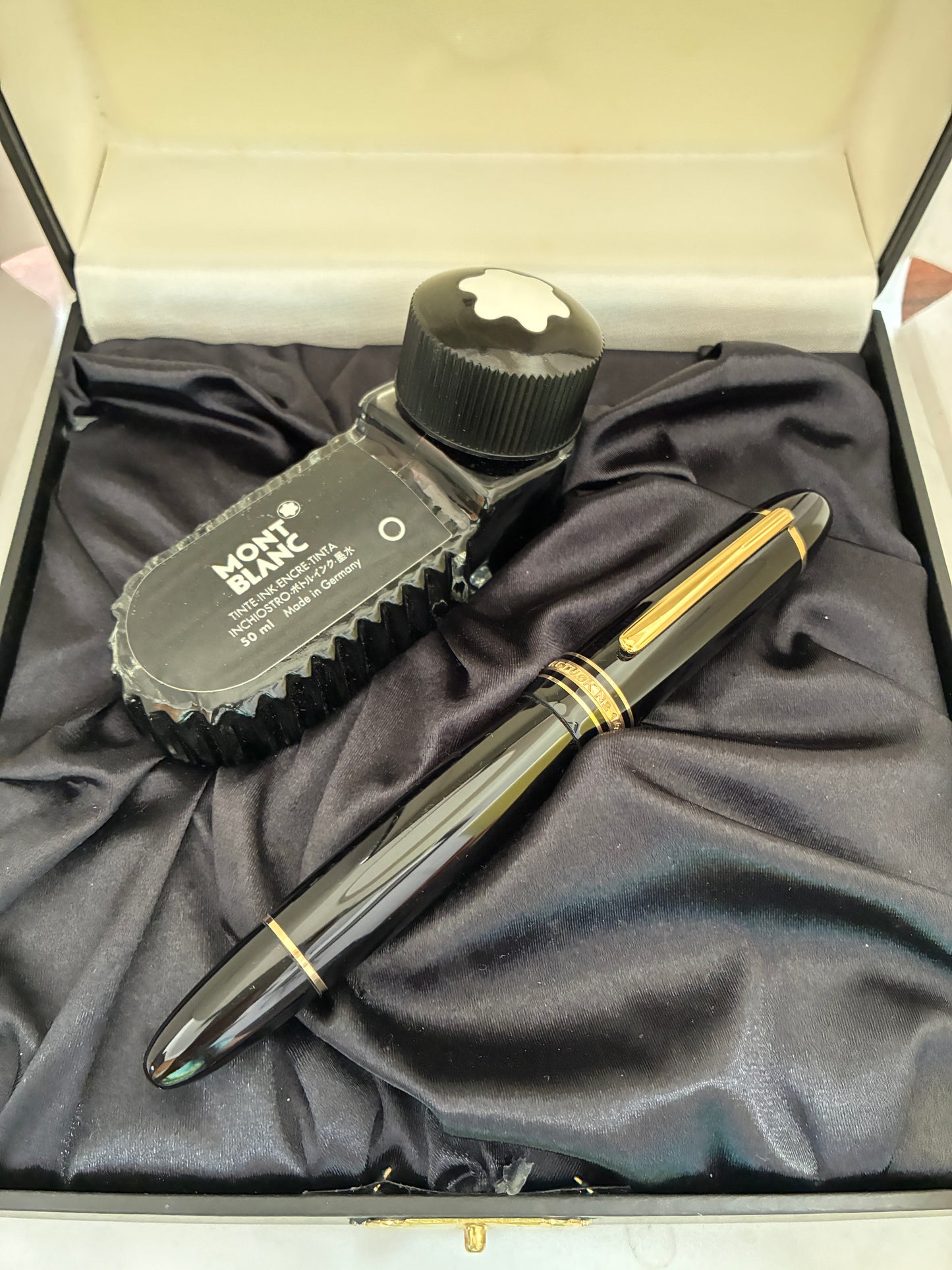 Montblanc Meisterstuck 149 Piston Filler Black Fountain Pen