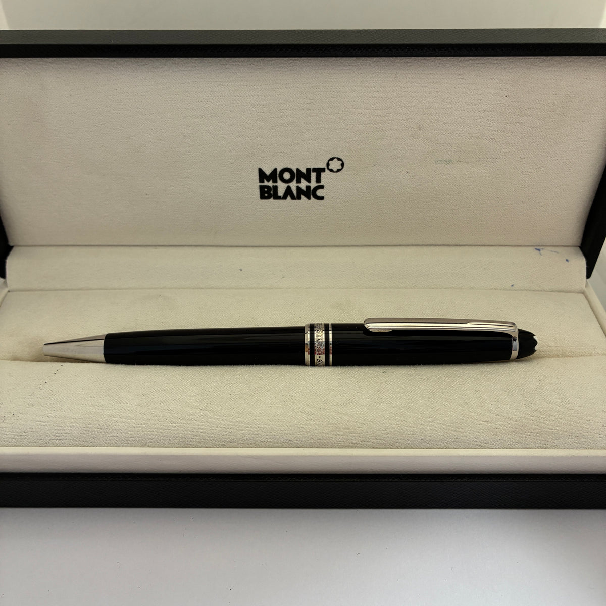 Montblanc Meisterstuck Classique Platinum Trim ballpoint pen