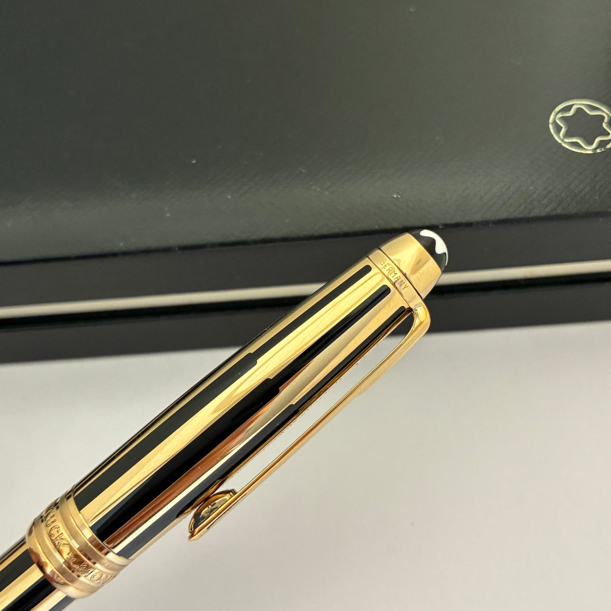 MONTBLANC Meisterstück Solitaire Black/Gold Stripe Ballpen - Germany
