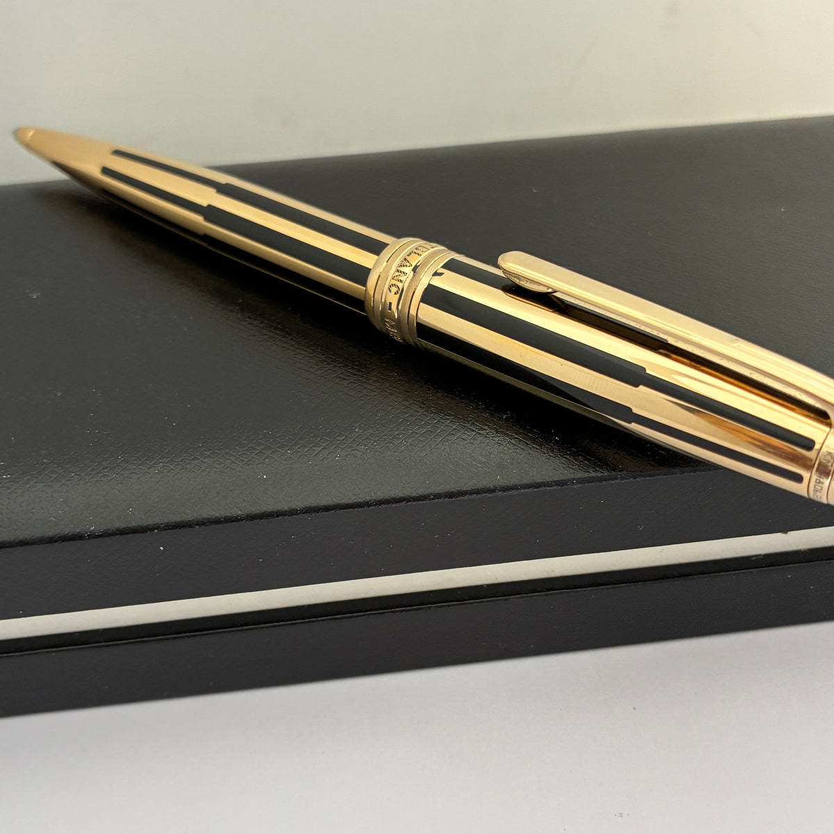 MONTBLANC Meisterstück Solitaire Black/Gold Stripe Ballpen - Germany