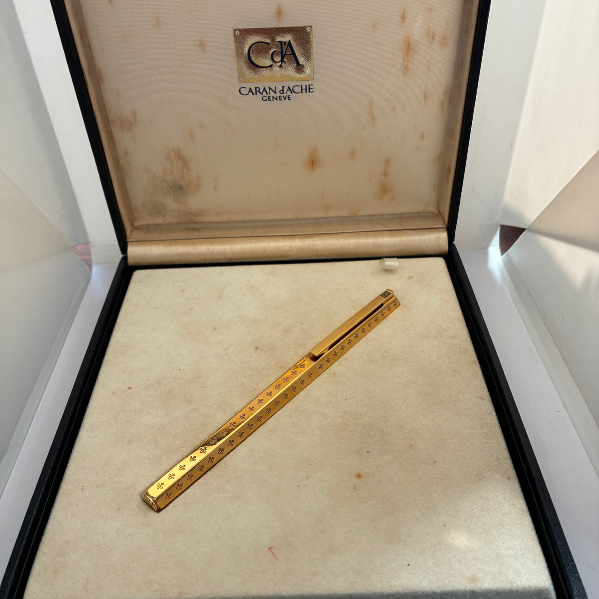 Caran d'Ache Ecridor Fountain Pen - Chevron Gilded - 18Kt Gold Nib