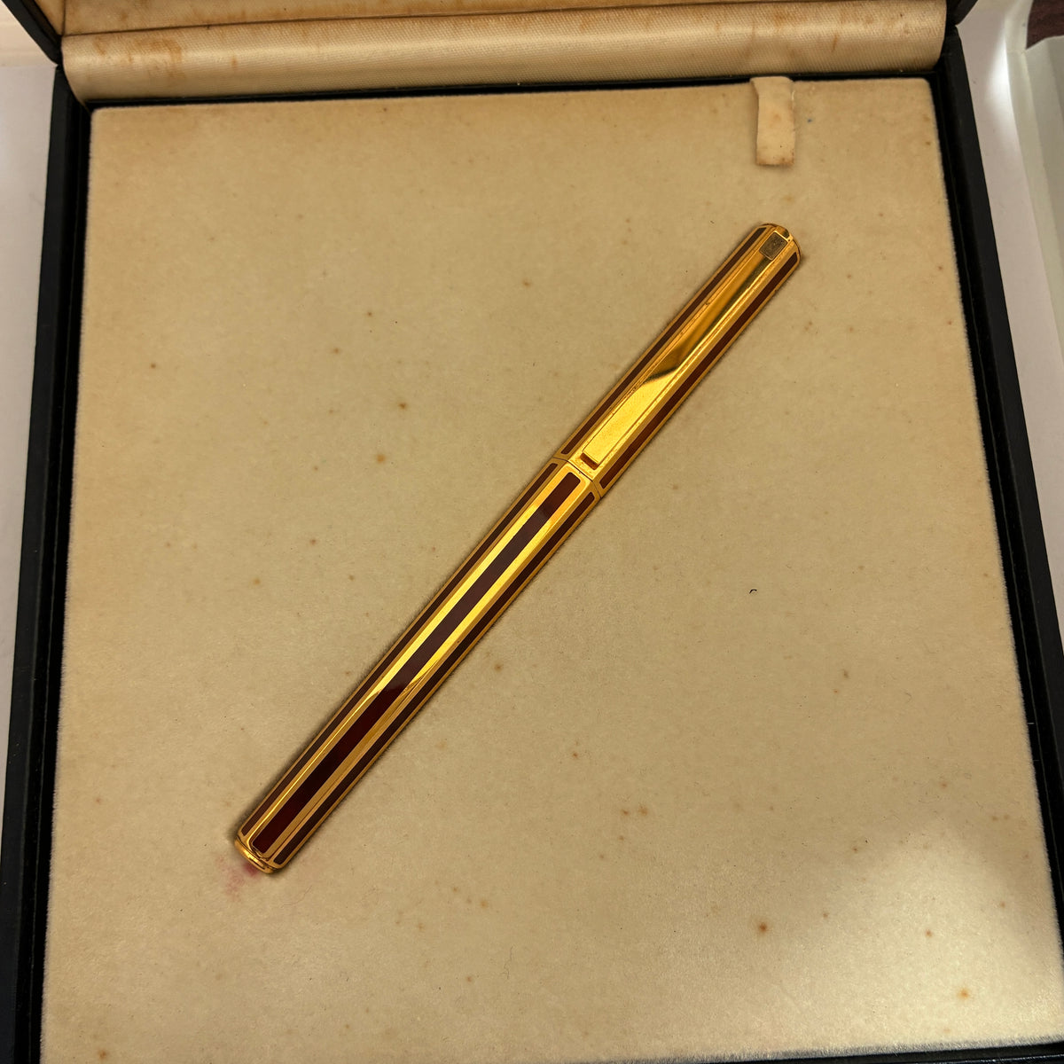 Caran d'Ache Hexagonal Ecaille Chinese Lacquer Fountain Pen- Gold Plated with Red Stripe