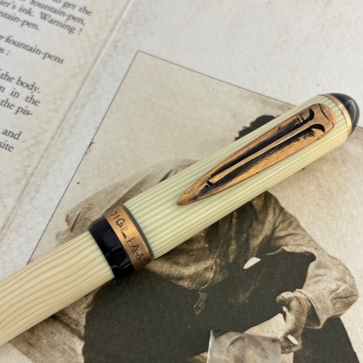 Francois Yves Luthier Modigliani White Limited Edition Fountain Pen