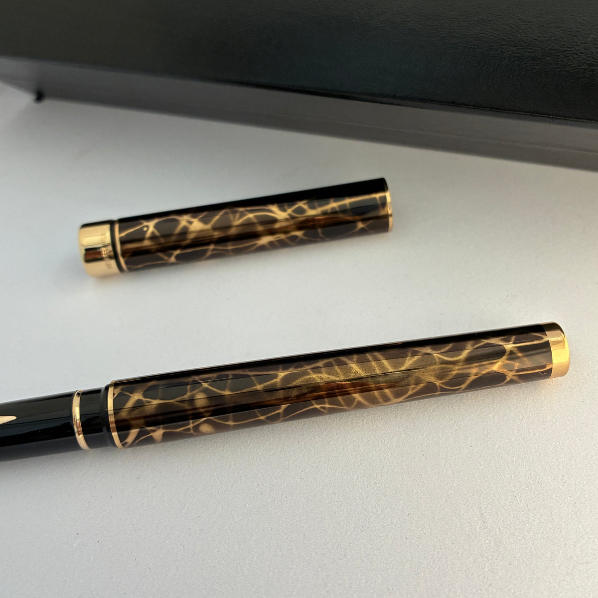 Sheaffer Targa 1044 Laque Filigree Golden Black Fountain Pen