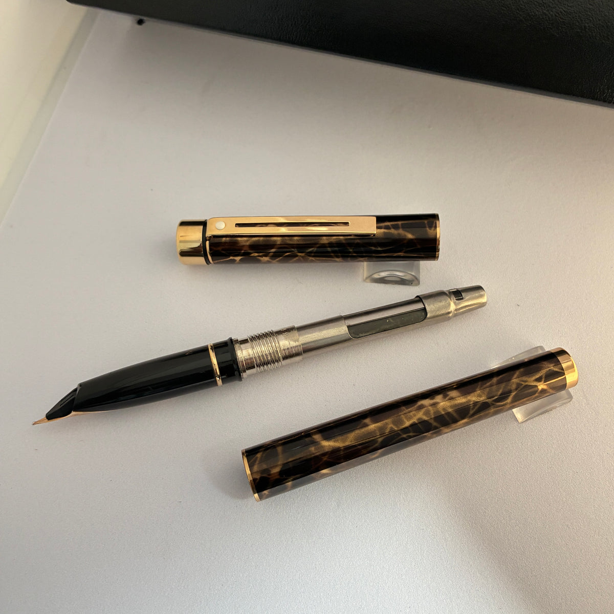 Sheaffer Targa 1044 Laque Filigree Golden Black Fountain Pen