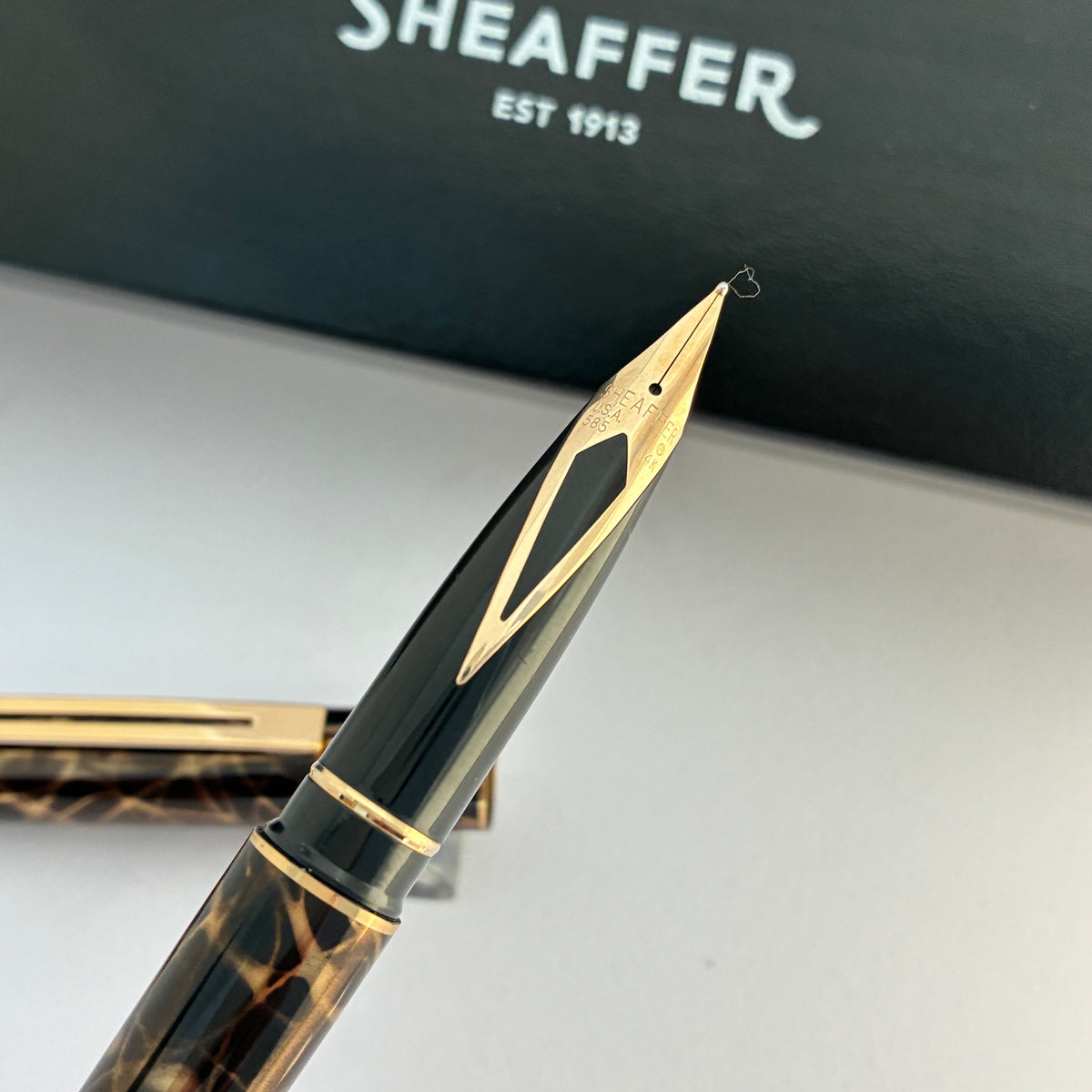 Sheaffer Targa 1044 Laque Filigree Golden Black Fountain Pen