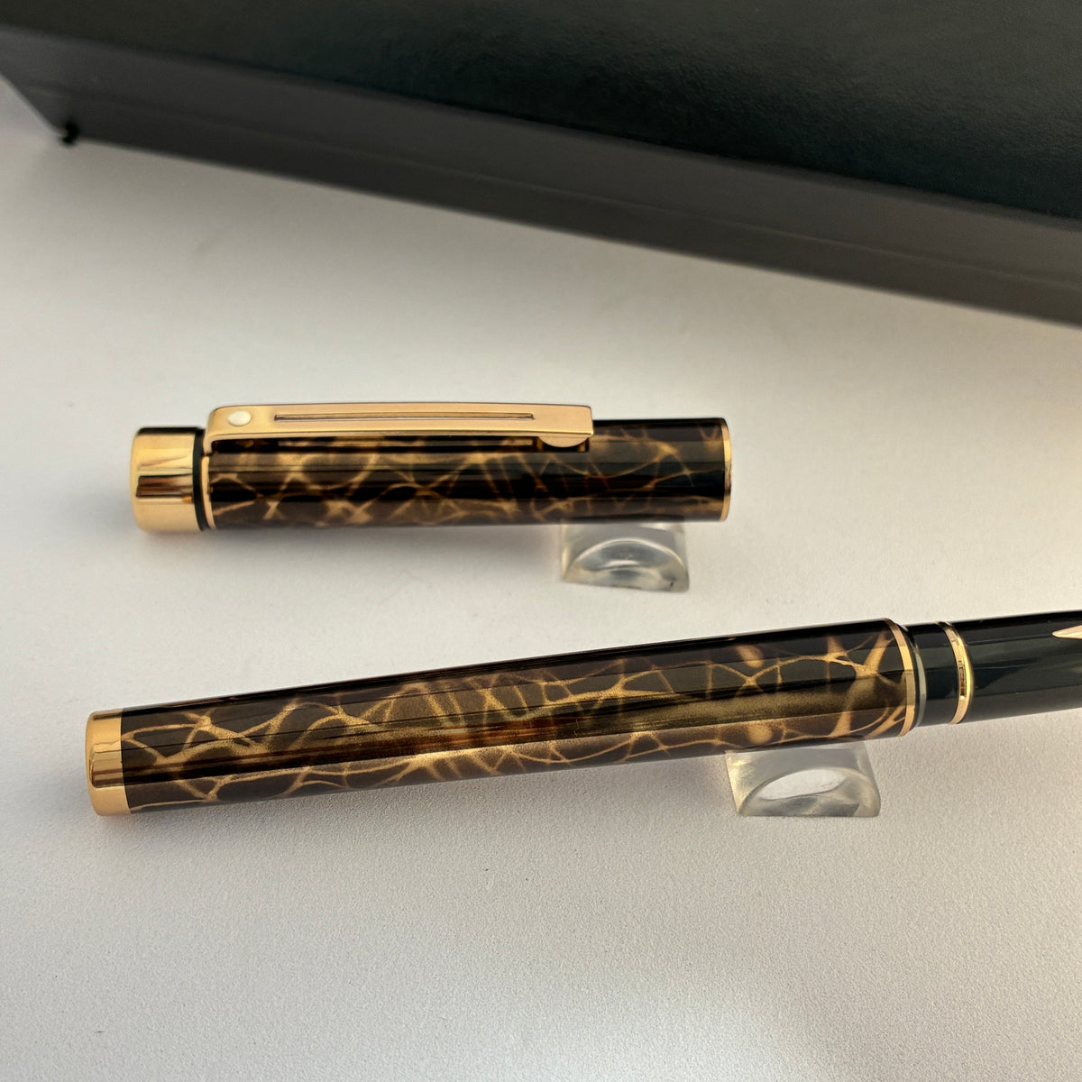 Sheaffer Targa 1044 Laque Filigree Golden Black Fountain Pen