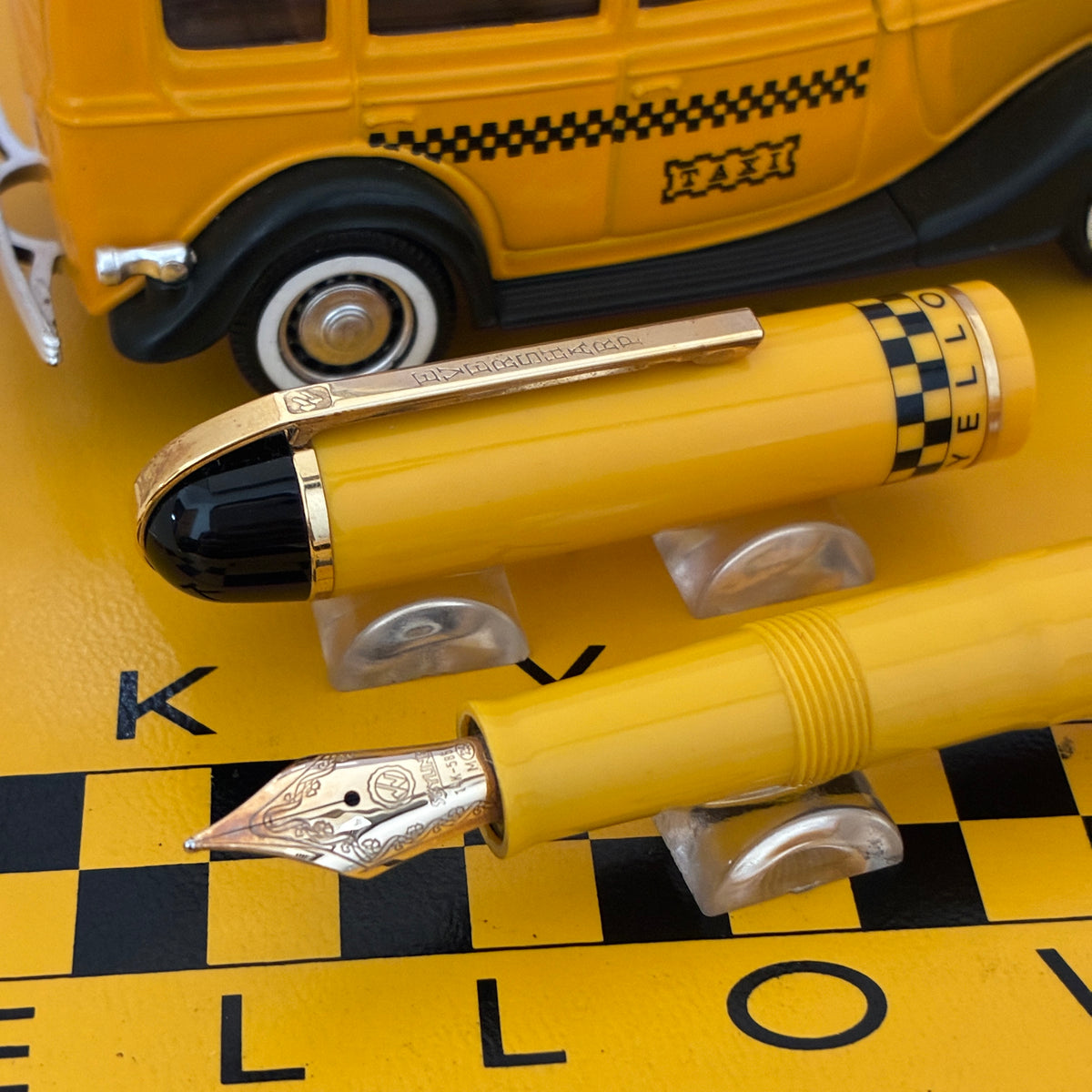 Vintage Eversharp Skyline Fountain Pen - Yellow Cab