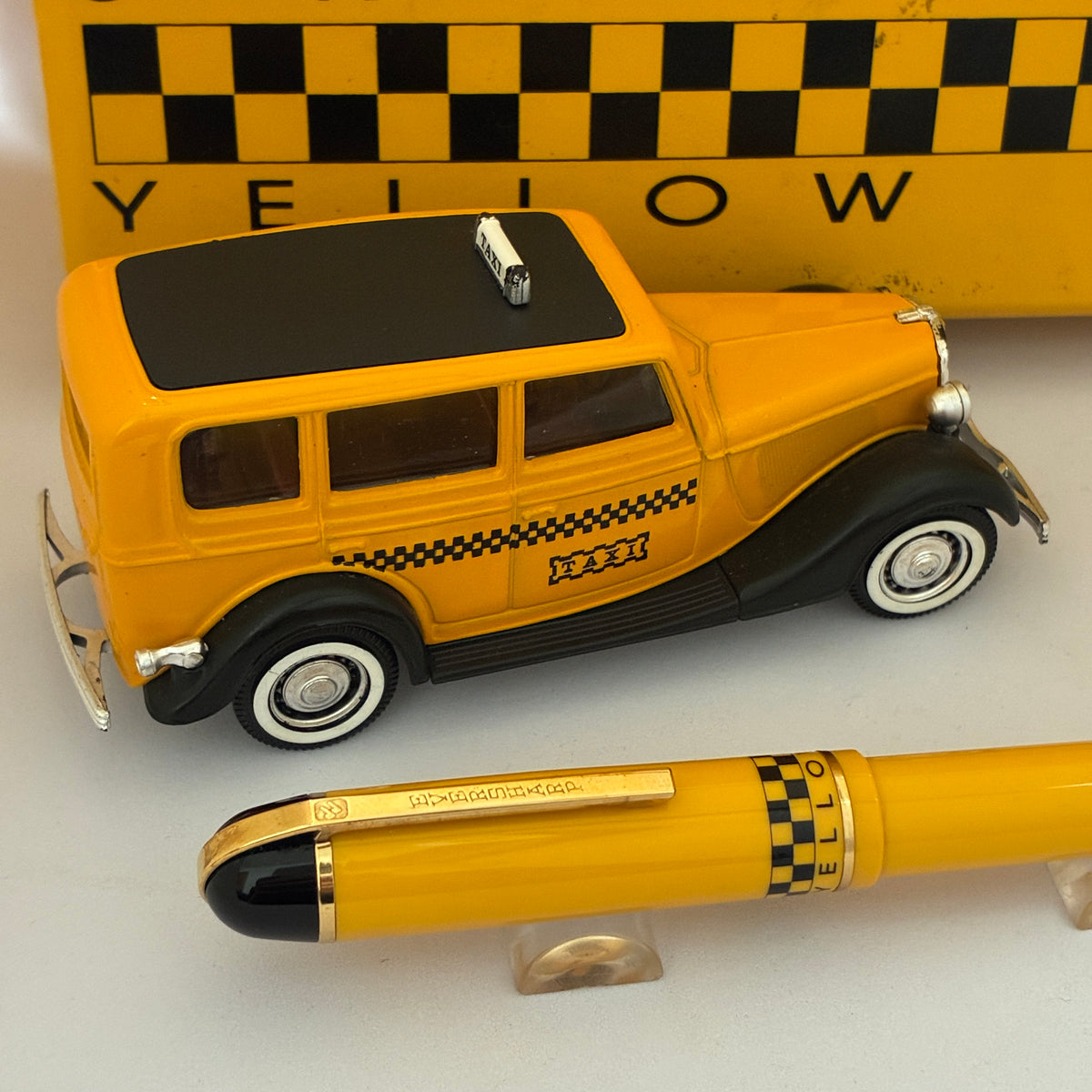 Vintage Eversharp Skyline Fountain Pen - Yellow Cab