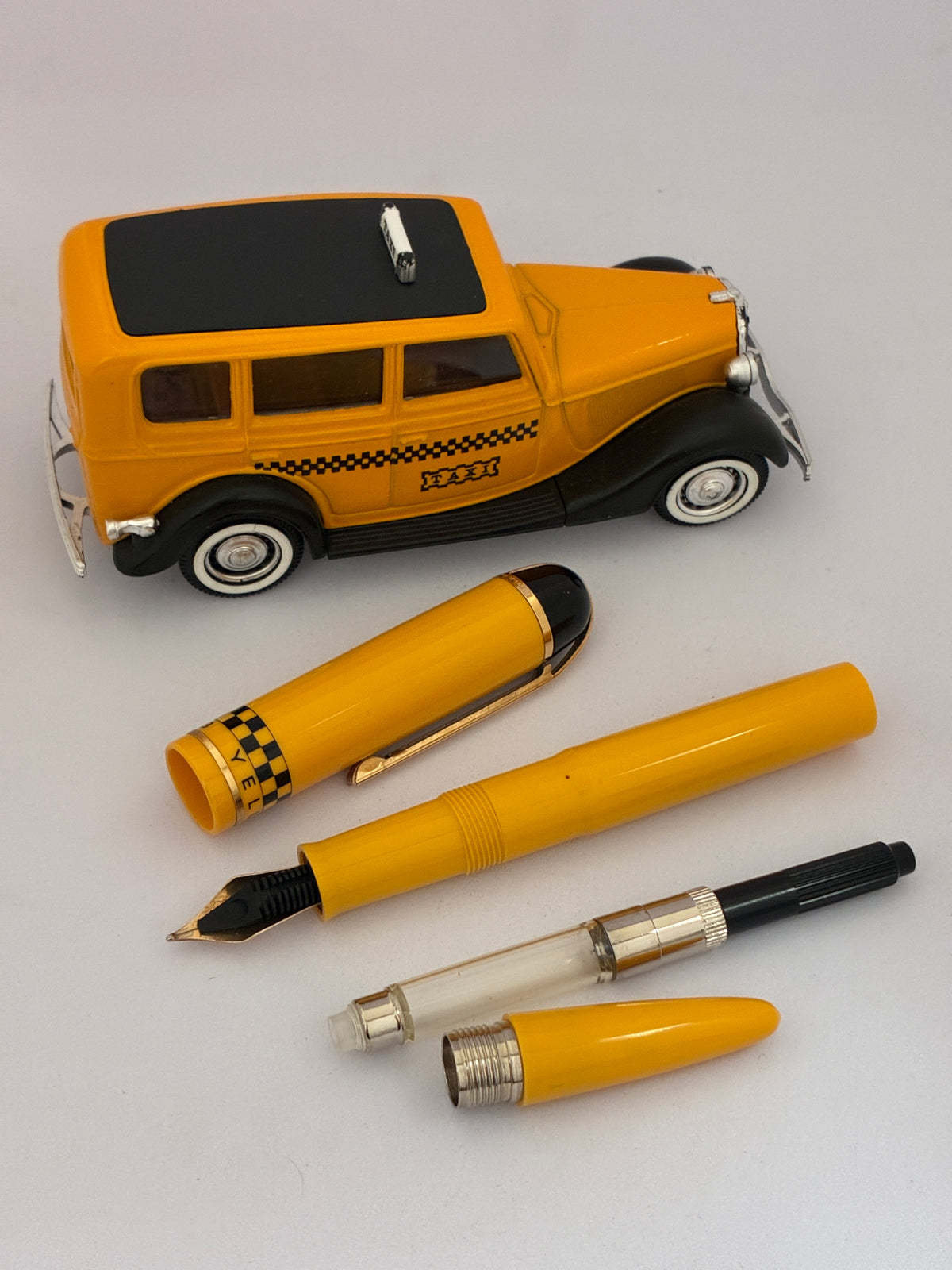 Vintage Eversharp Skyline Fountain Pen - Yellow Cab