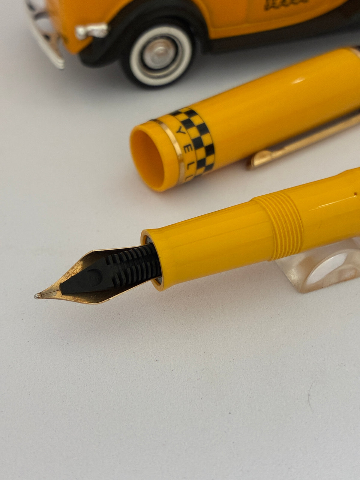 Vintage Eversharp Skyline Fountain Pen - Yellow Cab
