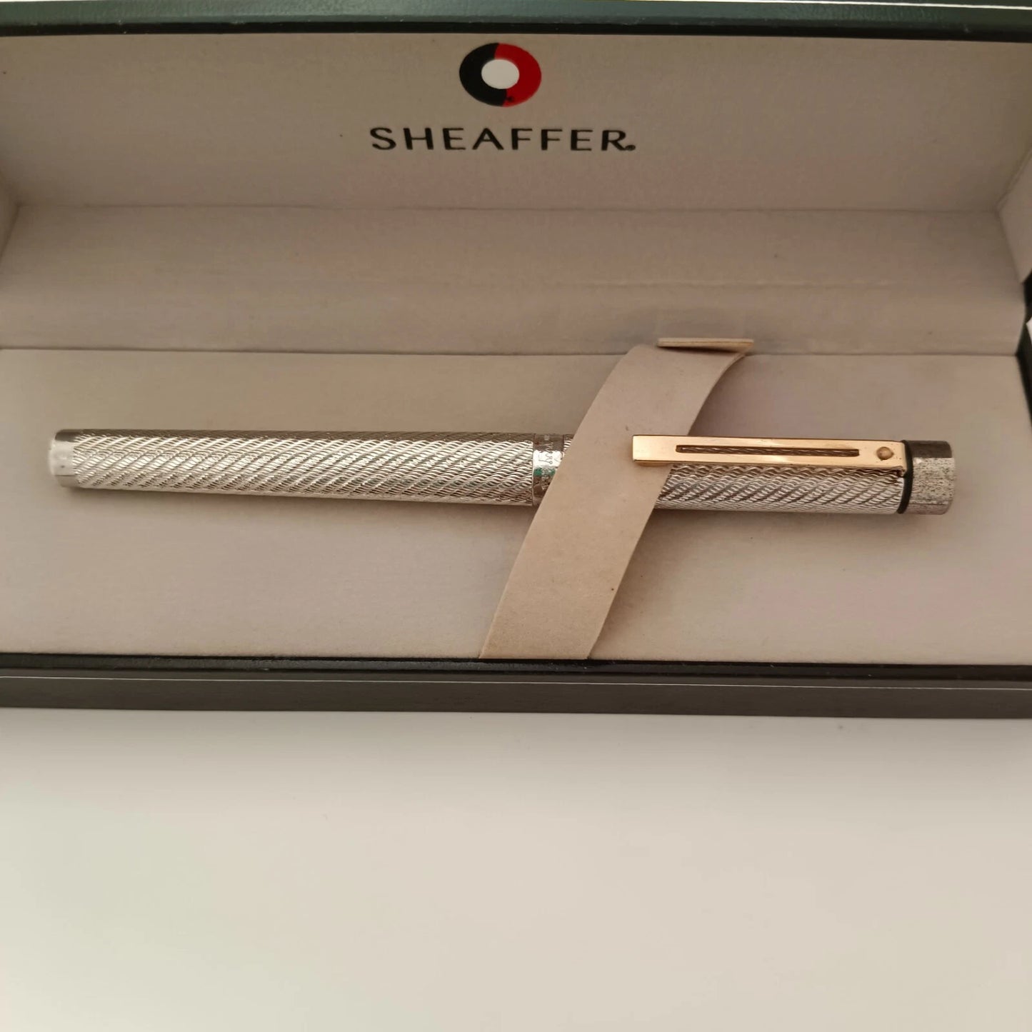 Sheaffer Targa Silver Plated 14kt Gold Nib Fountain Pen