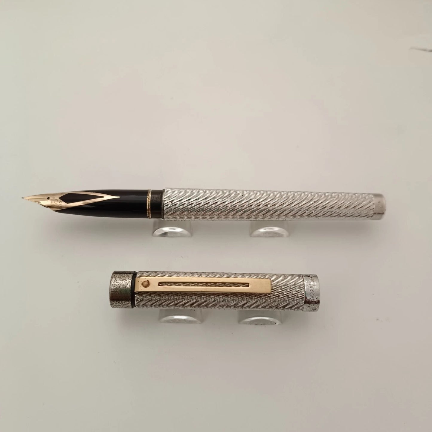 Sheaffer Targa Silver Plated 14kt Gold Nib Fountain Pen