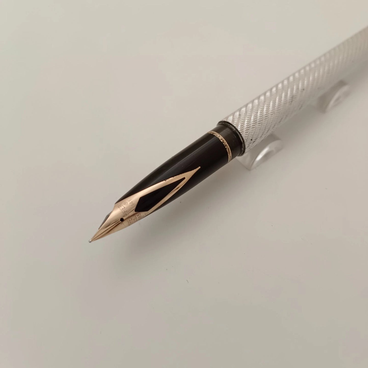Sheaffer Targa Silver Plated 14kt Gold Nib Fountain Pen