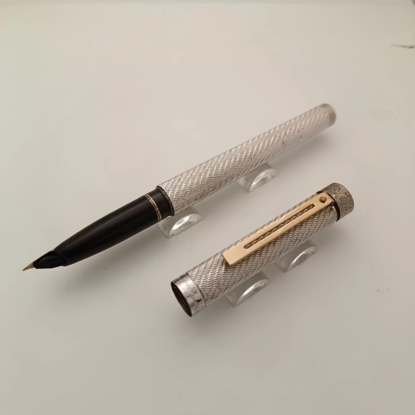 Sheaffer Targa Silver Plated 14kt Gold Nib Fountain Pen