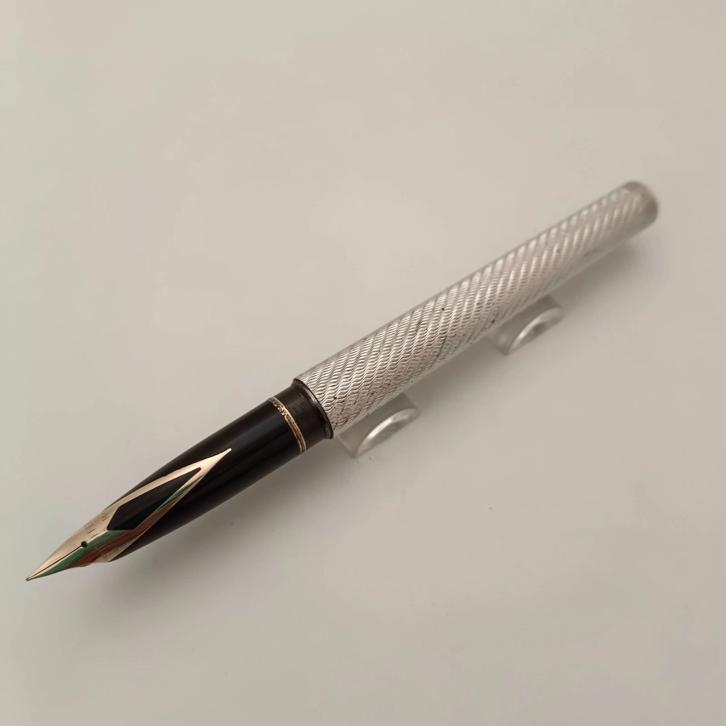 Sheaffer Targa Silver Plated 14kt Gold Nib Fountain Pen