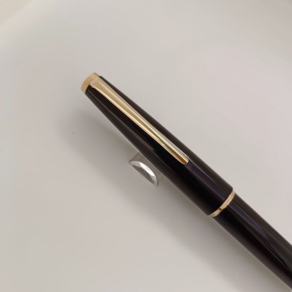 Montblanc 220 outlet fountain pen