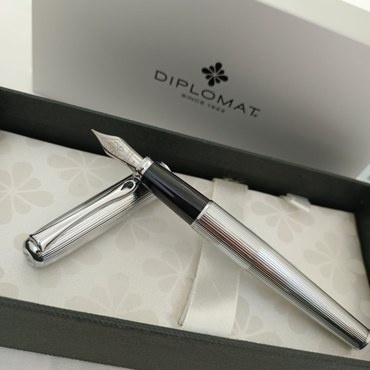 Diplomat Excellence A2 Guilloche Chrome Fountain Pen Medium Nib NOS