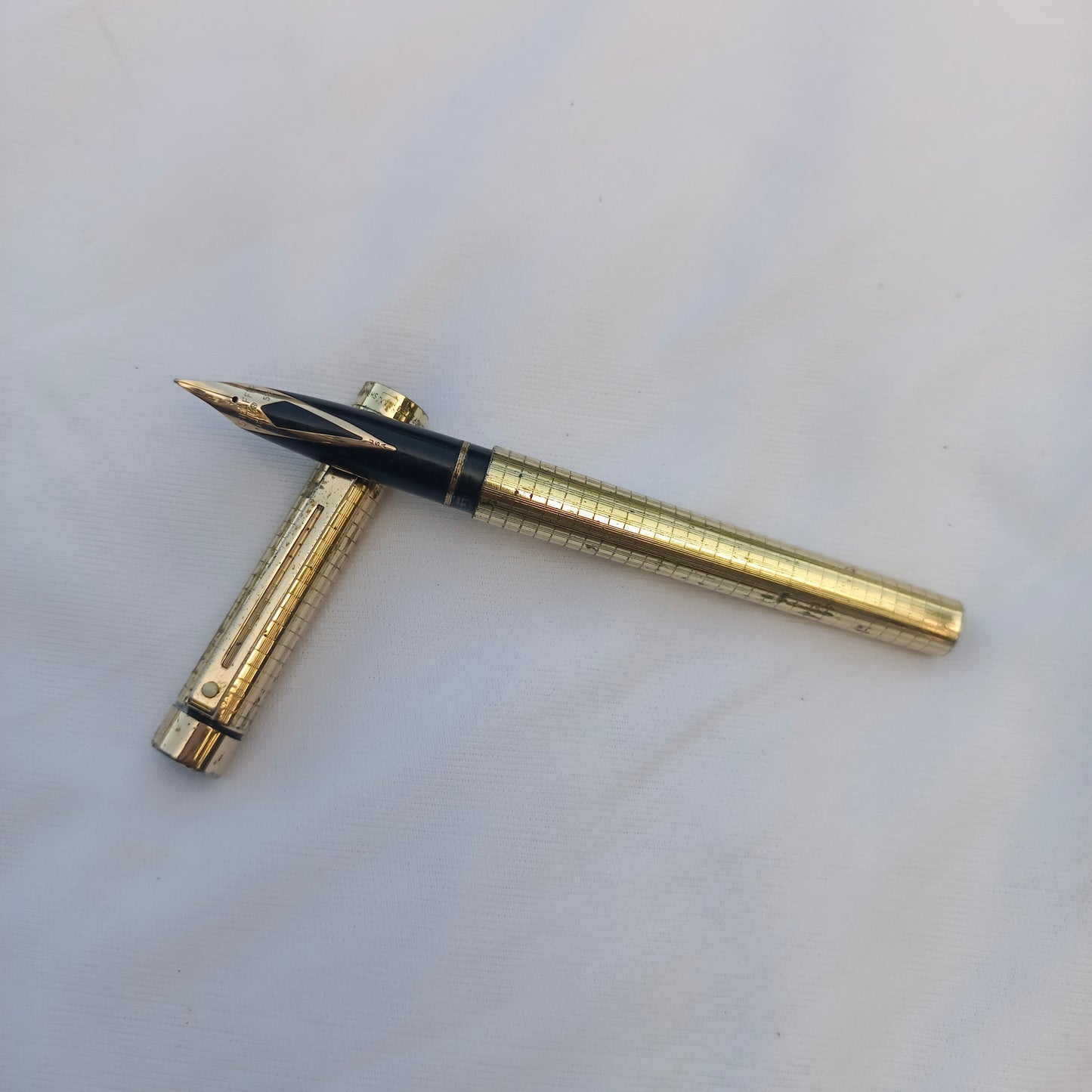 Vintage Sheaffer Targa 1007 Gold Electroplated Fountain Pen 14k Gold Nib USA