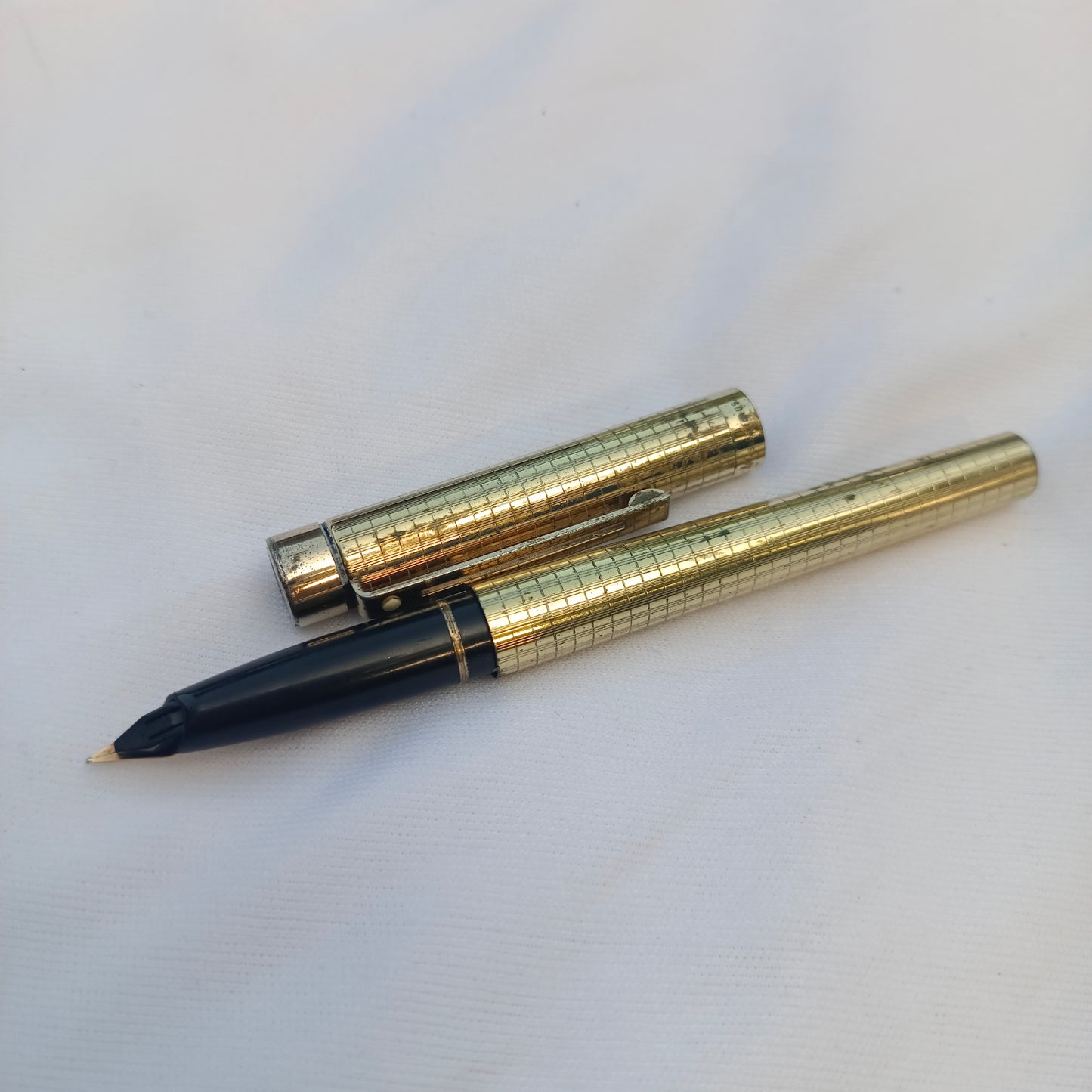 Vintage Sheaffer Targa 1007 Gold Electroplated Fountain Pen 14k Gold Nib USA