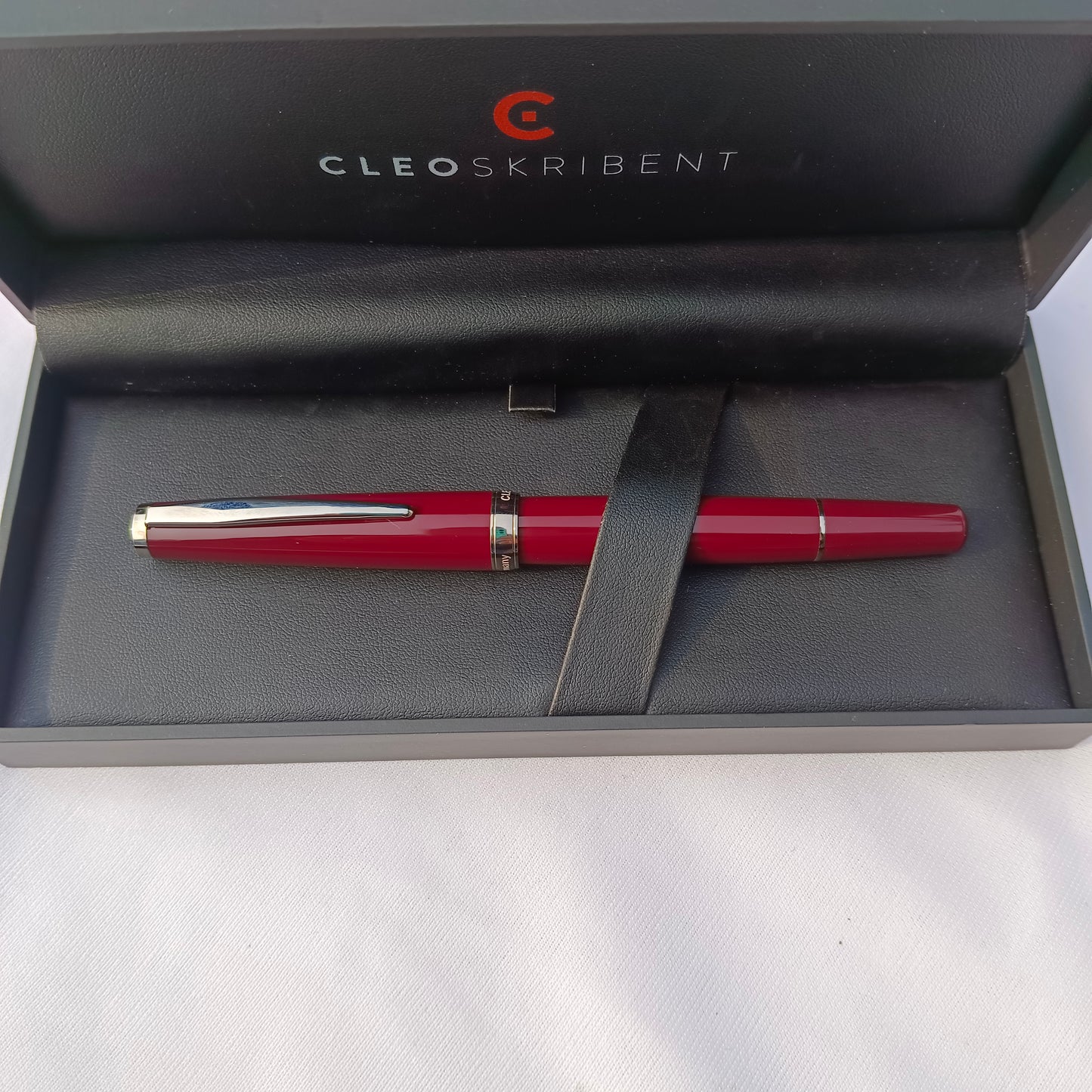 Cleo classic 14kt palladium burgundy piston fountain pen