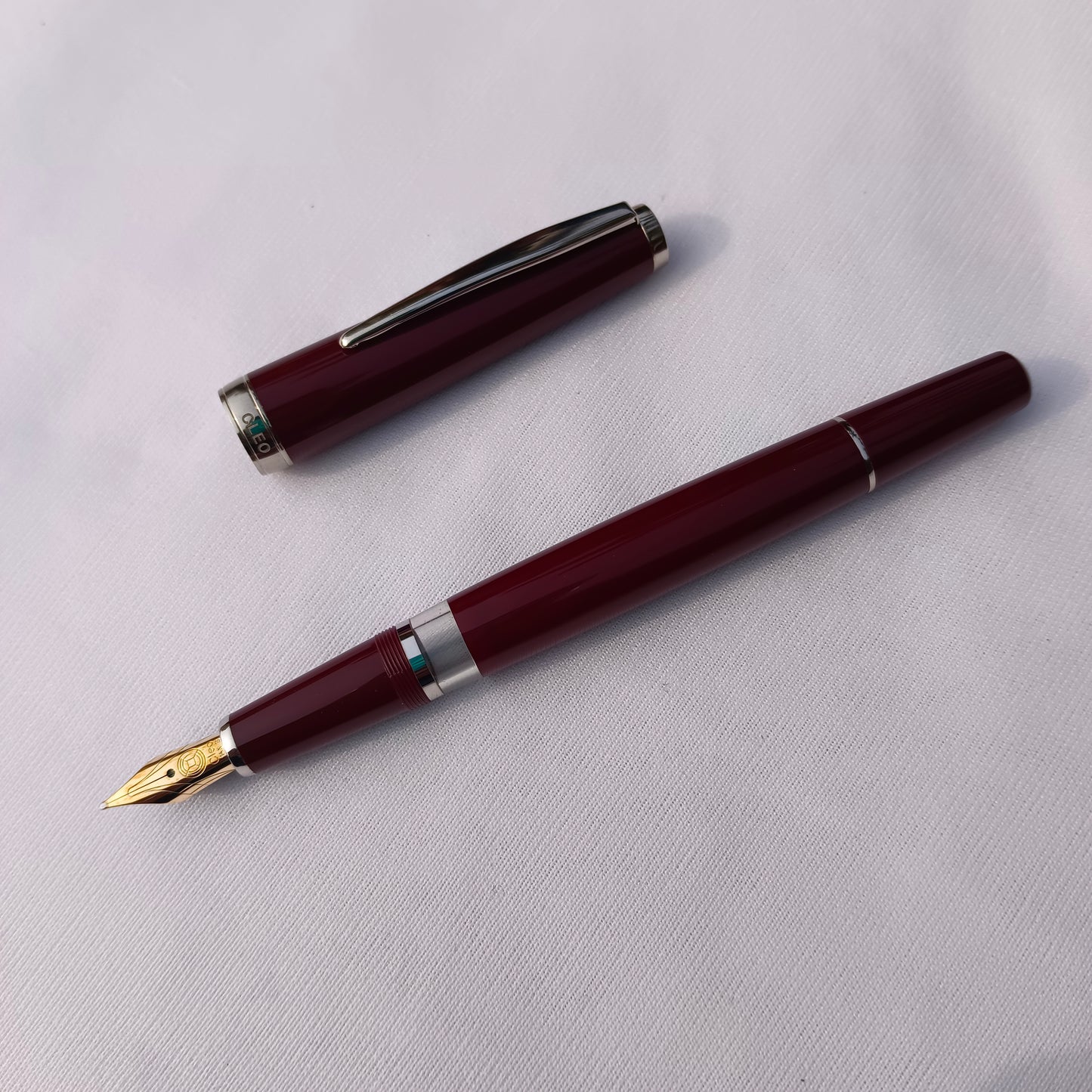 Cleo classic 14kt palladium burgundy piston fountain pen