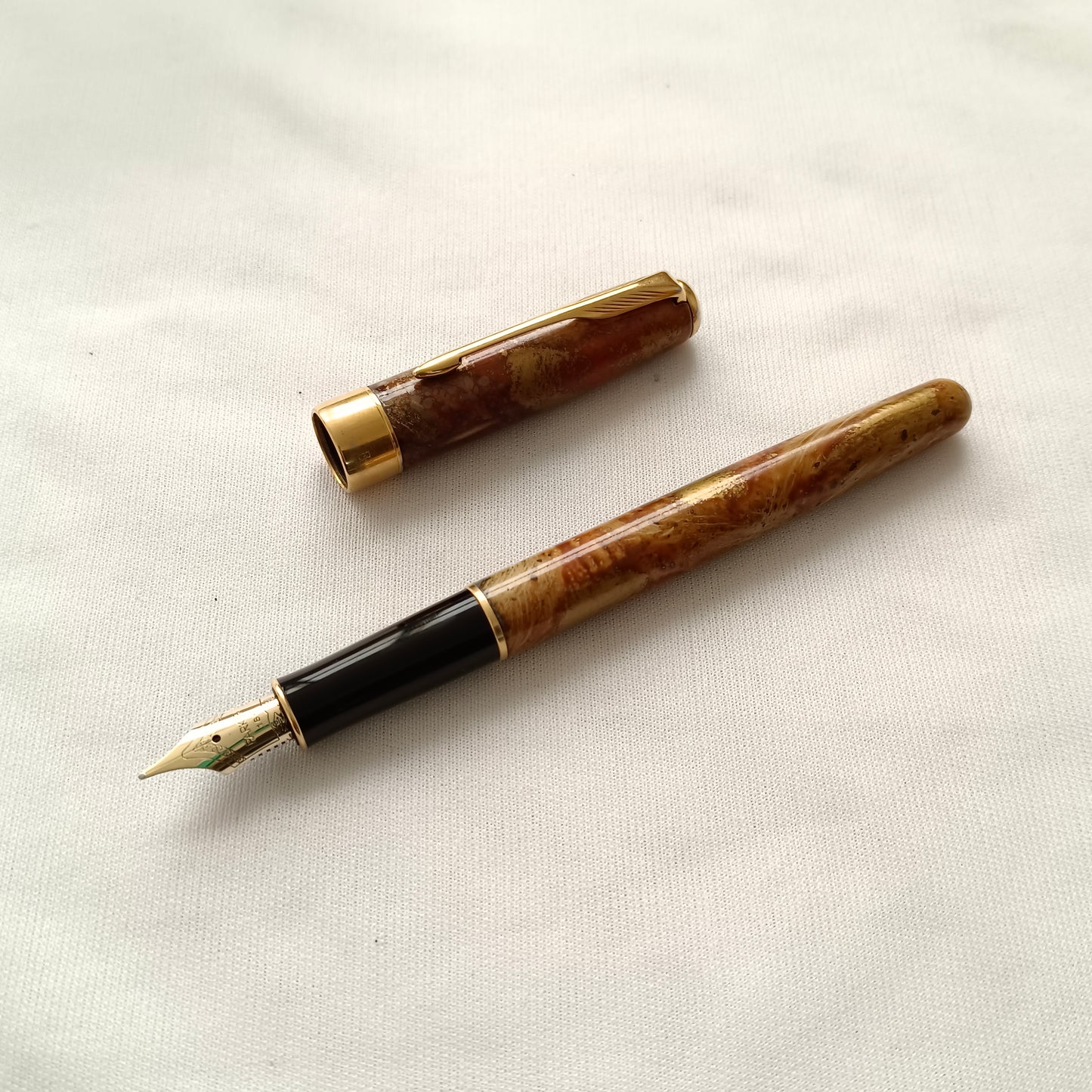 Parker Sonnet Fountain Pen, Amber, Chinese Lacque with 18kt Gold Nib